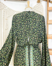 Cargar imagen en el visor de la galería, Vestido Imperio Flor Verde (M-L)
