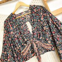 Cargar imagen en el visor de la galería, Top Kimono Negro Flor (estándar)
