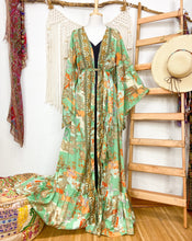 Cargar imagen en el visor de la galería, Kimono Gala Verde (estándar)
