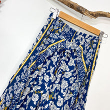 Cargar imagen en el visor de la galería, Palazzo Pareo Azul Flores (S-M)
