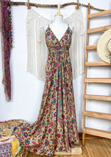 Cargar imagen en el visor de la galería, Vestido Amatista Beige Flor (estándar)
