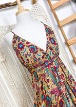 Cargar imagen en el visor de la galería, Vestido Amatista Beige Flor (estándar)
