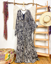 Cargar imagen en el visor de la galería, Kimono Gala Negro Flor (estándar)
