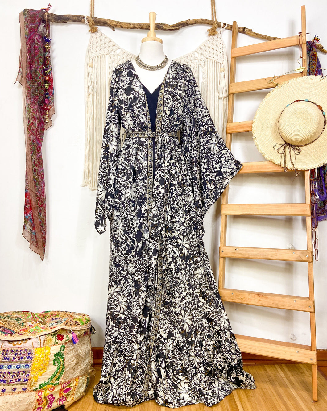 Kimono Gala Negro Flor (estándar)
