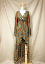 Cargar imagen en el visor de la galería, Vestido Gipsy Flor (S-M)

