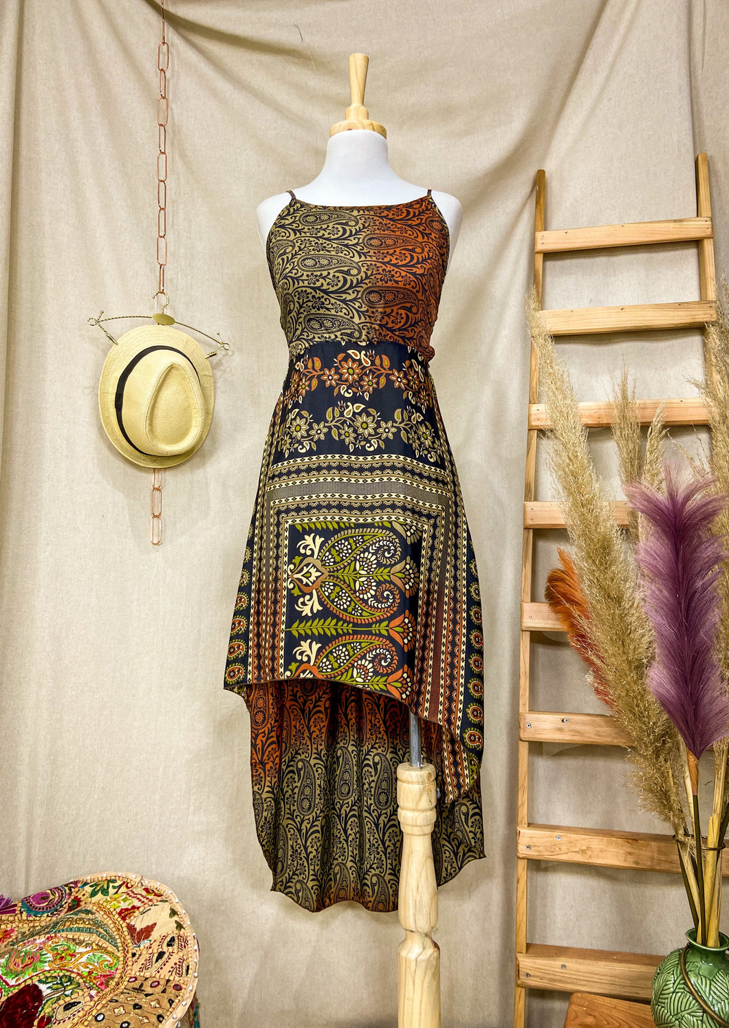 Vestido Asimétrico Mehendi Negro (S-M)