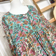 Cargar imagen en el visor de la galería, Vestido Aires Calipso Flor (M-L)
