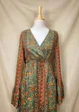 Cargar imagen en el visor de la galería, Vestido Gipsy Flor (S-M)
