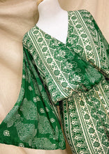 Cargar imagen en el visor de la galería, Enterito Diwali Verde (talla S-M)
