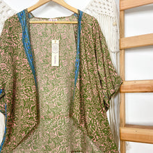 Cargar imagen en el visor de la galería, Kimono Medio Tika Verde (estándar)

