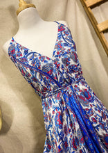 Cargar imagen en el visor de la galería, Vestido Amatista Flor Azul (estándar)
