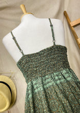 Cargar imagen en el visor de la galería, Vestido Asimétrico Oliva (M-L)
