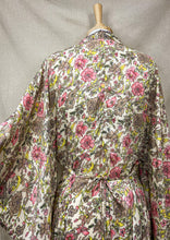 Cargar imagen en el visor de la galería, Kaftan Cielo Flor Beige (S-M)
