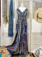 Cargar imagen en el visor de la galería, Vestido Amatista Azul (talla estándar)
