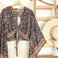 Cargar imagen en el visor de la galería, Top Kimono Negro Flor (estándar)
