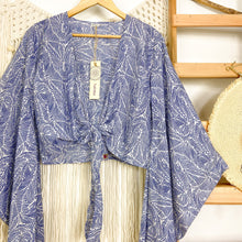 Cargar imagen en el visor de la galería, Top Kimono Hojas Azul (estámbar)
