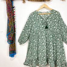 Cargar imagen en el visor de la galería, Vestido Aires Flores Verde (L-XL)
