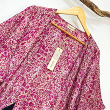 Cargar imagen en el visor de la galería, Kimono Flecos Fucsia (estándar)

