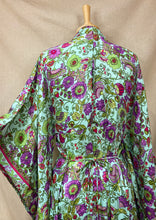 Cargar imagen en el visor de la galería, Kaftan Cielo Turquesa Flor (S-M)
