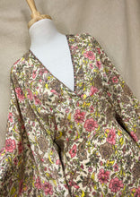 Cargar imagen en el visor de la galería, Kaftan Cielo Flor Beige (S-M)
