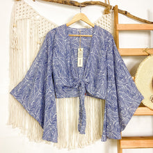 Cargar imagen en el visor de la galería, Top Kimono Hojas Azul (estámbar)
