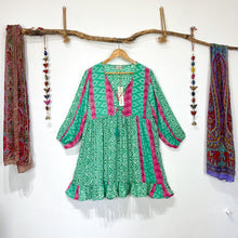 Cargar imagen en el visor de la galería, Vestido Aires Verde Fucsia (M-L)
