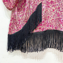Cargar imagen en el visor de la galería, Kimono Flecos Fucsia (estándar)
