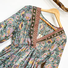Cargar imagen en el visor de la galería, Vestido Lottus Gris Flor (S-M)
