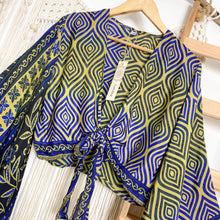 Cargar imagen en el visor de la galería, Top Kimono Verde Etnico (estándar)
