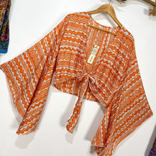 Cargar imagen en el visor de la galería, Top Kimono Naranjo
