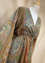 Cargar imagen en el visor de la galería, Vestido Gipsy Verde (M-L)
