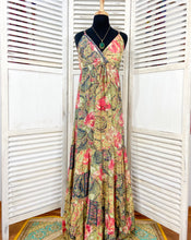 Cargar imagen en el visor de la galería, Vestido Sun Verde Flores (S-M)
