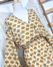 Cargar imagen en el visor de la galería, Vestido Imperio Beige (M-L)
