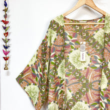 Cargar imagen en el visor de la galería, Kimono Luz Verde (estándar)
