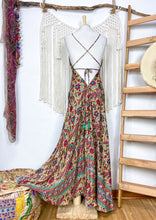 Cargar imagen en el visor de la galería, Vestido Amatista Beige Flor (estándar)
