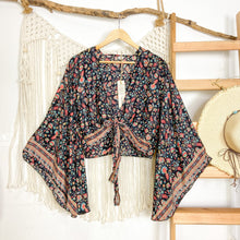 Cargar imagen en el visor de la galería, Top Kimono Negro Flor (estándar)
